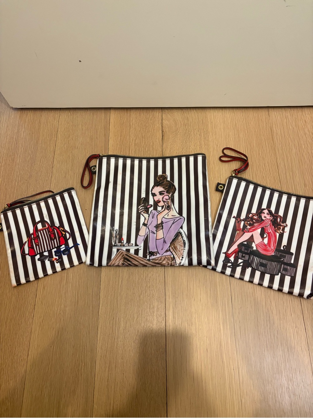 Henri Bendel Striped Cosmetic 3pc travel Pouch Set - brown & white - Picture 2 of 8